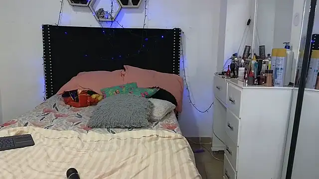 charlotte_077's cam snapshot