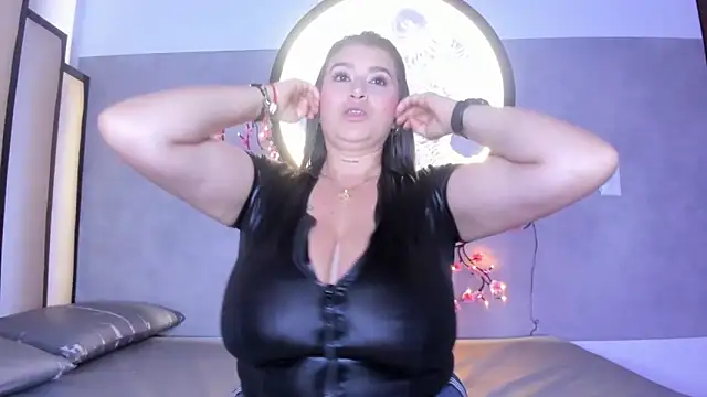 Maddy__bigboobs's cam snapshot