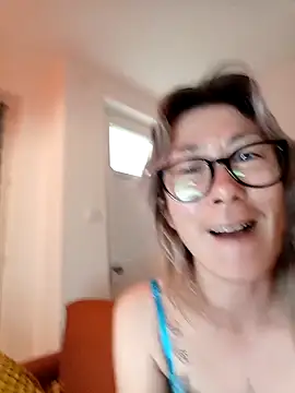 Timide_girl17's cam snapshot