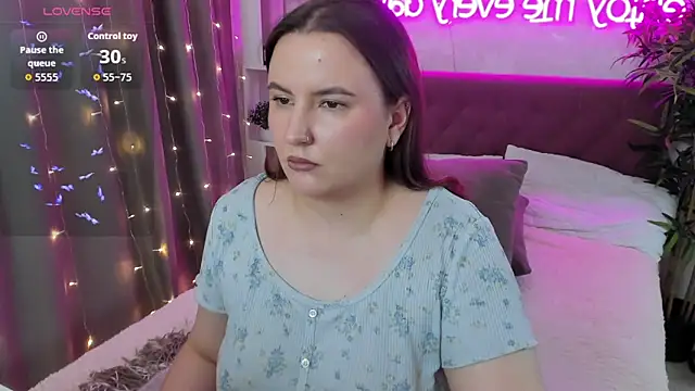 FeralPeach's cam snapshot