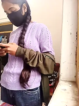 Riya_917's cam snapshot