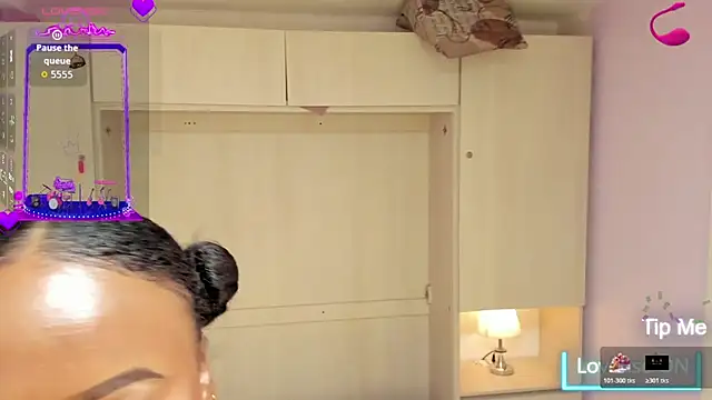 EmilyyStuart's cam snapshot