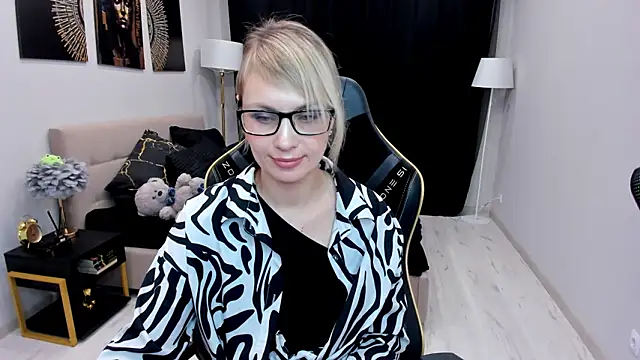 LindaSandy_1's cam snapshot