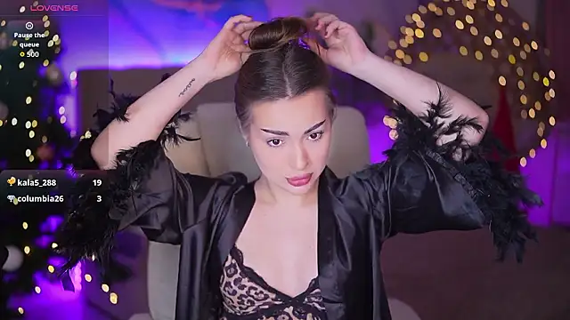 OliviaMoore_'s cam snapshot