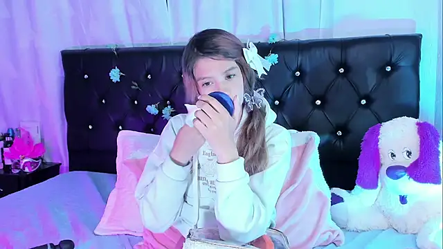 Sofiia_cute_'s cam snapshot