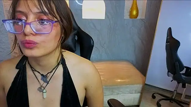 Camila1_b_'s cam snapshot