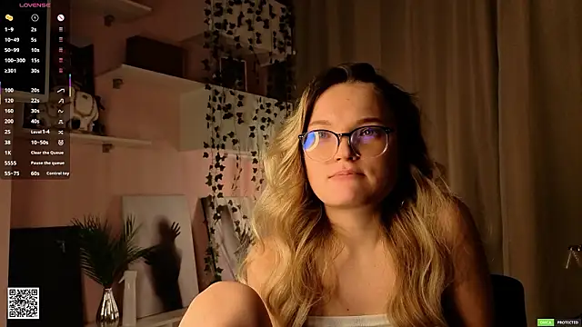 JulieLupo's cam snapshot