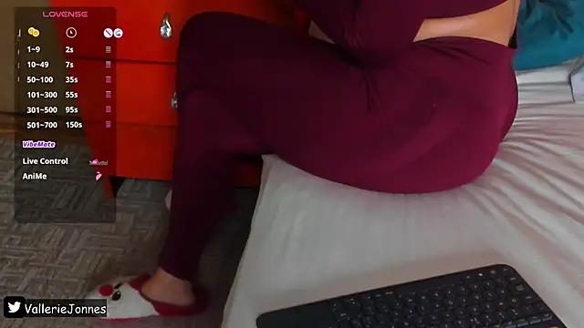 VallerieJones live sex cam