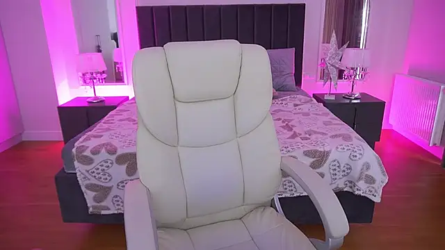 LylaYeess live sex cam