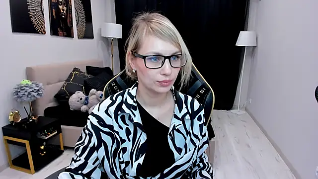 LindaSandy_1's cam snapshot