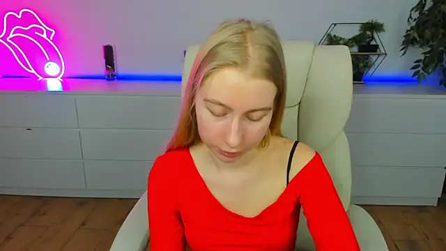 Alina_Blonde's cam snapshot