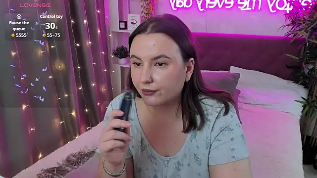 FeralPeach's cam snapshot