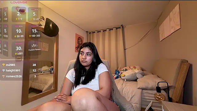 cloe_small's cam snapshot