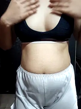 simmi_jaan17's cam snapshot