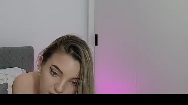 SophieWild's cam snapshot