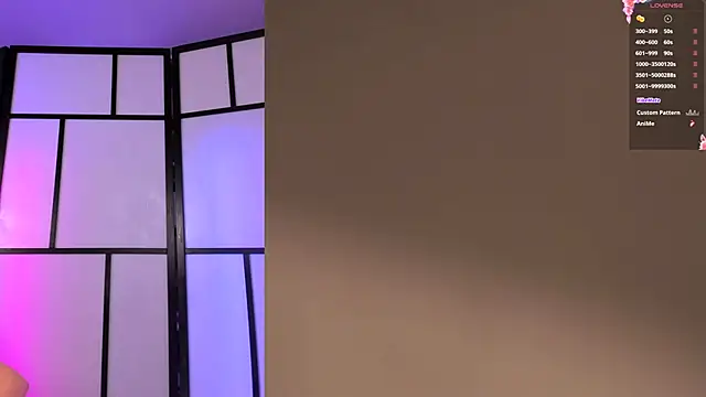 SophieBaley live sex cam