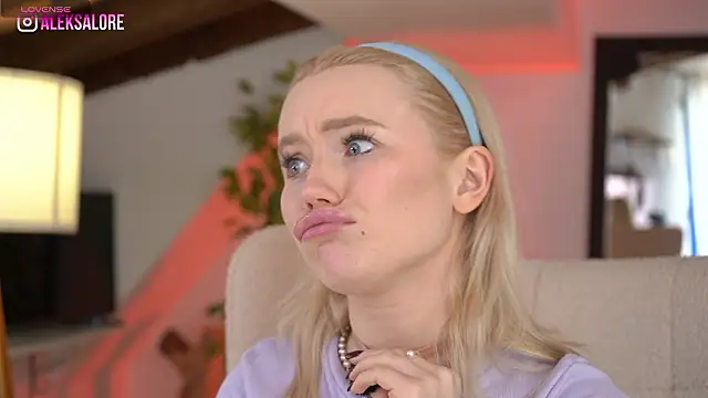 LexieLoree live sex cam