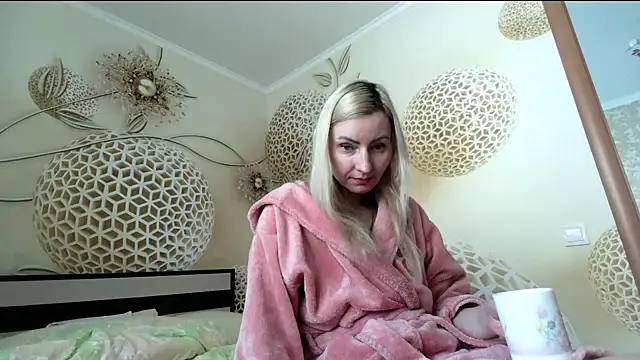 Yourrealgirl's cam snapshot