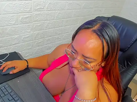 Shara_Oz's cam snapshot