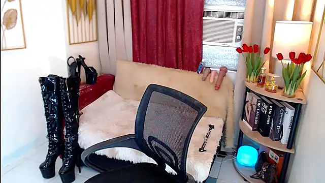 HorseCockIvy live sex cam