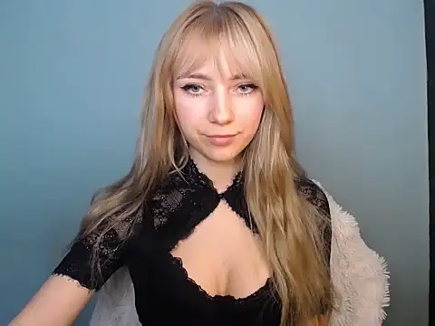 LuciaYoung's cam snapshot