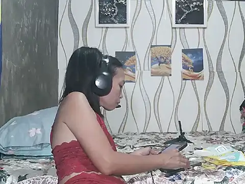 pinayhotii's cam snapshot