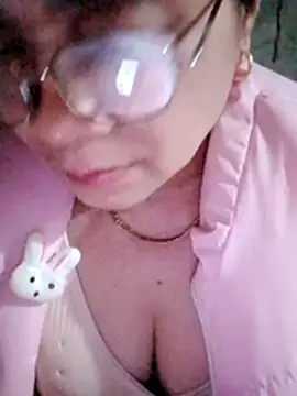 small-house123's cam snapshot