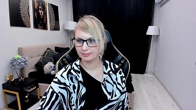 LindaSandy_1's cam snapshot