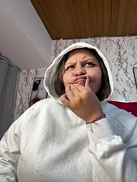 Larissa_Antonella's cam snapshot