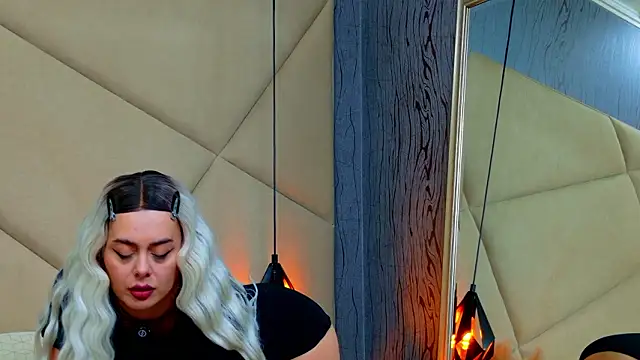 ChloeFrost's cam snapshot