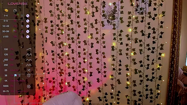 LinaBlossom_'s cam snapshot