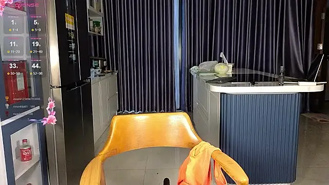 hot_ass_18's cam snapshot