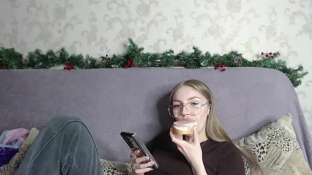 HitGyrl's cam snapshot