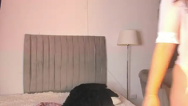 im_tiffany_'s cam snapshot