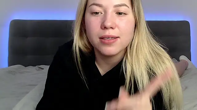 Embersweetbunny's cam snapshot