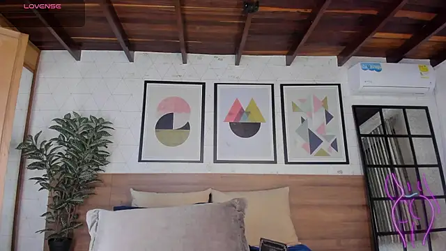 MiaKay1's cam snapshot