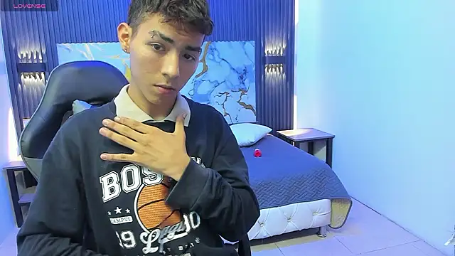 TaylerMiles live sex cam