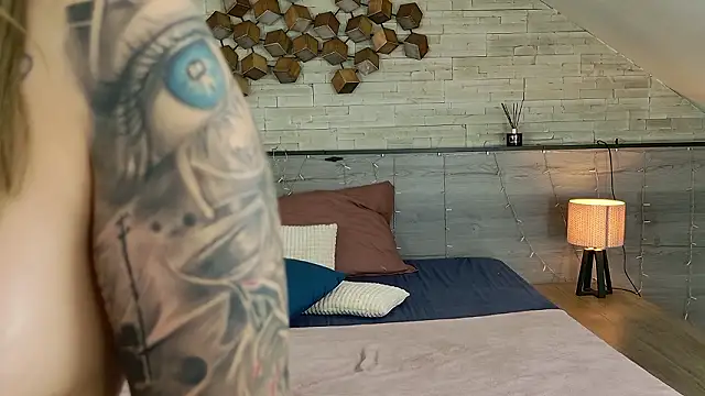 hornyb33_'s cam snapshot