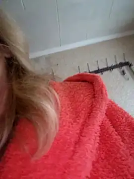 gentleblonde's cam snapshot