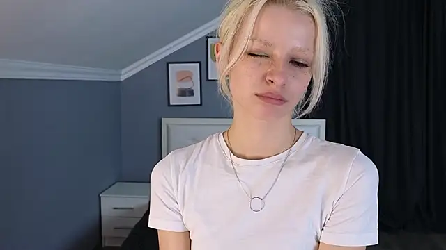 Naomi_Demio's cam snapshot