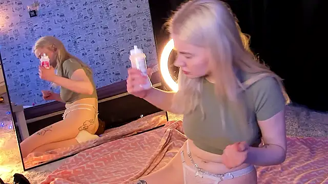 Lillie_Berry's cam snapshot