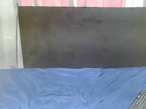 JuicyWetPussy19's cam snapshot