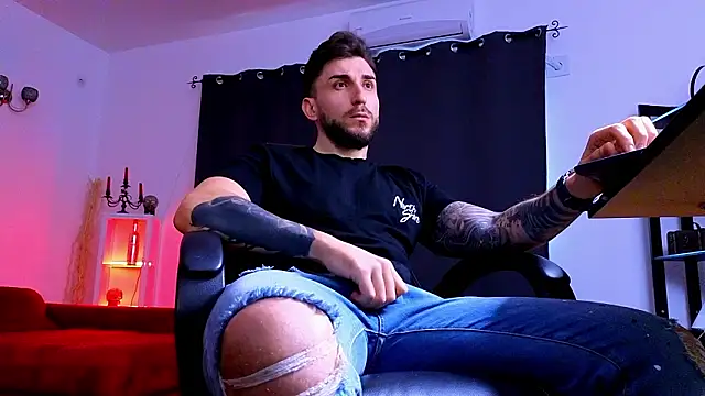 MightyAaron66's cam snapshot