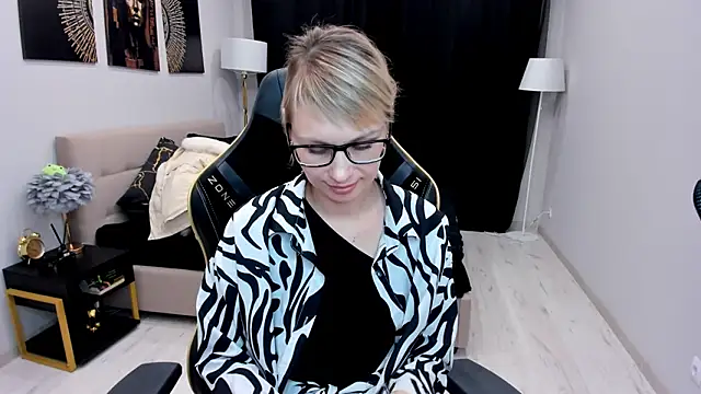 LindaSandy_1's cam snapshot