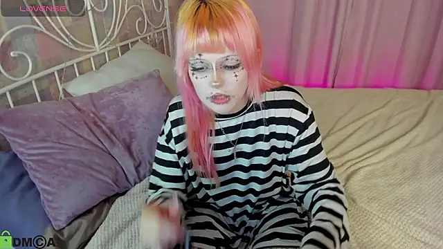 Mika_Vatashi's cam snapshot