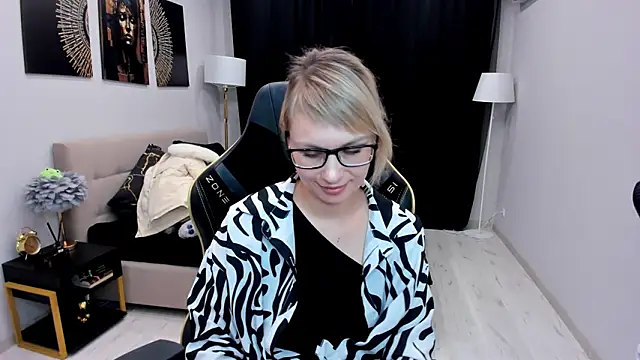 LindaSandy_1's cam snapshot