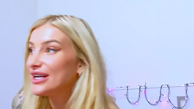 Lia_Benini's cam snapshot