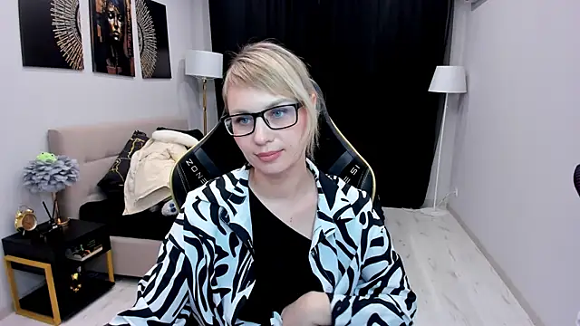 LindaSandy_1's cam snapshot