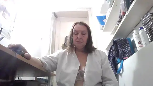 AnnaLive570's cam snapshot