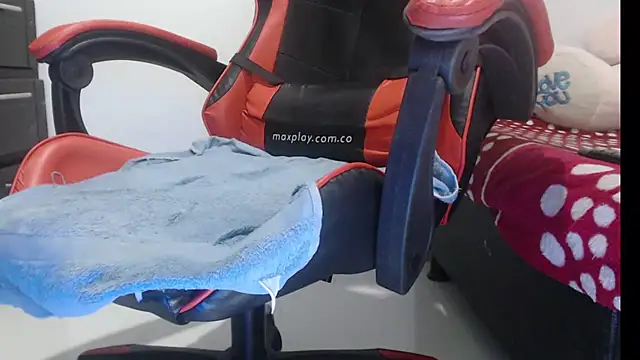 emily_sexxx's cam snapshot